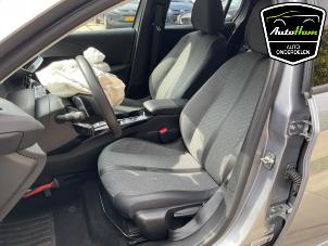 Peugeot 208 II 1.2 Hybrid 100 Vehículo de desguace (2024, Gris)