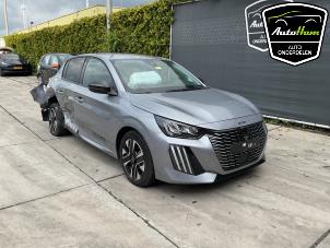 Peugeot 208 II 1.2 Hybrid 100 Vehículo de desguace (2024, Gris)