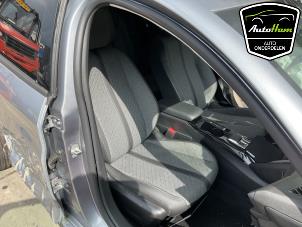 Peugeot 208 II 1.2 Hybrid 100 Vehículo de desguace (2024, Gris)