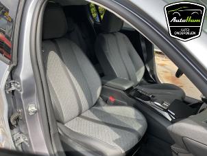 Peugeot 208 II 1.2 Hybrid 100 Vehículo de desguace (2024, Gris)