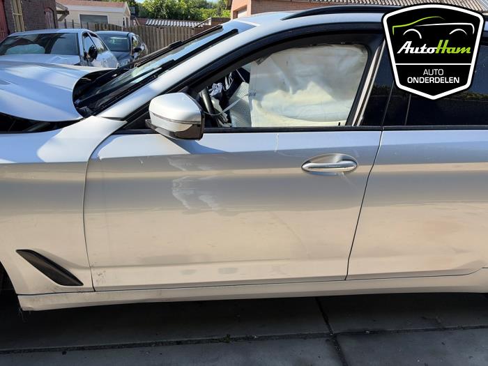 BMW 5 serie Touring 523d 2.0 TwinPower Turbo 16V Épave (2018, Gris)