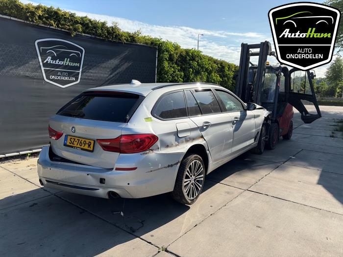 BMW 5 serie Touring 523d 2.0 TwinPower Turbo 16V Épave (2018, Gris)