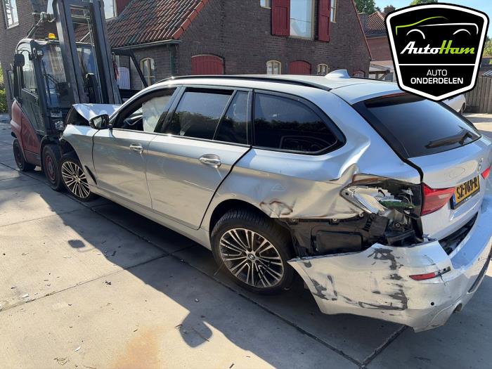 BMW 5 serie Touring 523d 2.0 TwinPower Turbo 16V Épave (2018, Gris)