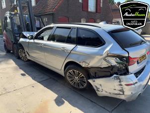 BMW 5 serie Touring 523d 2.0 TwinPower Turbo 16V Épave (2018, Gris)
