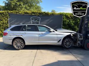 BMW 5 serie Touring 523d 2.0 TwinPower Turbo 16V Épave (2018, Gris)