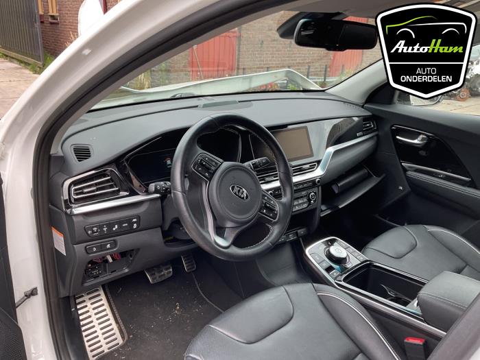 Kia Niro I E-Niro 64 kWh Vehículo de desguace (2021, Blanco)