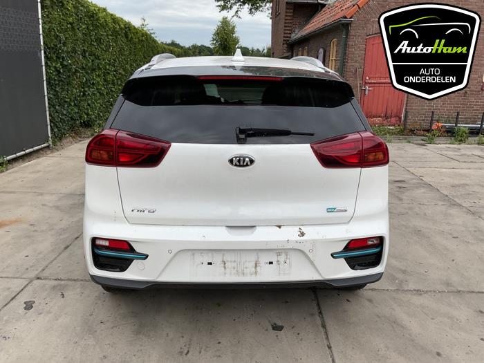 Kia Niro I E-Niro 64 kWh Vehículo de desguace (2021, Blanco)