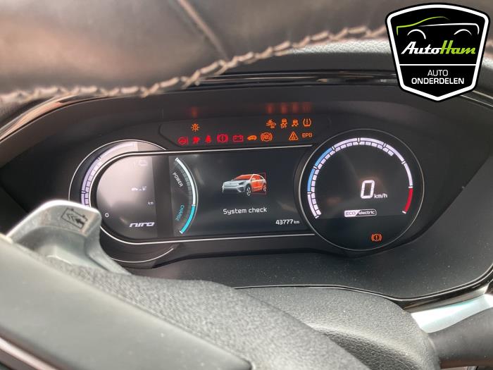 Kia Niro I E-Niro 64 kWh Vehículo de desguace (2021, Blanco)