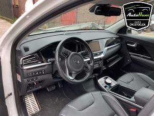 Kia Niro I E-Niro 64 kWh Vehículo de desguace (2021, Blanco)