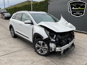 Kia Niro I E-Niro 64 kWh Vehículo de desguace (2021, Blanco)