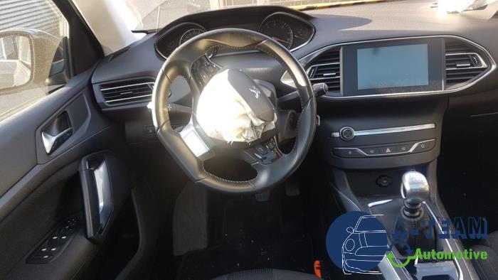 Peugeot 308 1.6 BlueHDi 120 Épave (2014, Gris)