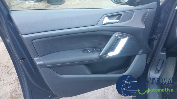 Peugeot 308 1.6 BlueHDi 120 Épave (2014, Gris)