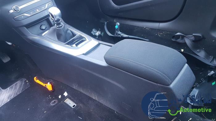 Peugeot 308 1.6 BlueHDi 120 Épave (2014, Gris)