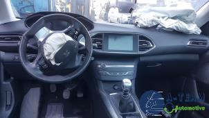 Peugeot 308 1.6 BlueHDi 120 Épave (2014, Gris)