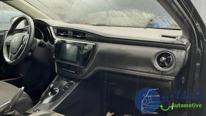 Toyota Auris 1.8 16V Hybrid Vehículo de desguace (2017, Gris)