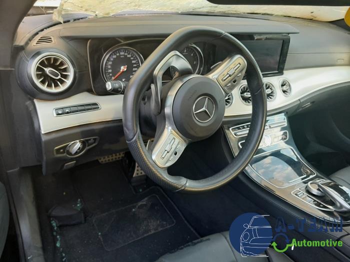 Mercedes CLS 300d 2.0 Turbo 16V Schrottauto (2019, Metallic, Schwarz)