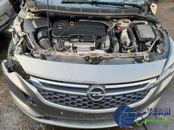 Opel Astra K Sports Tourer 1.4 Turbo 16V Vehículo de desguace (2016, Gris)