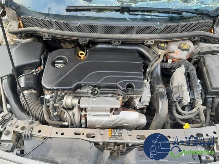 Opel Astra K Sports Tourer 1.4 Turbo 16V Vehículo de desguace (2016, Gris)