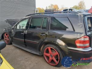 Mercedes GL 4.7 GL 450 V8 32V Samochód złomowany (2007, Czarny)