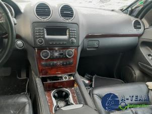 Mercedes GL 4.7 GL 450 V8 32V Samochód złomowany (2007, Czarny)