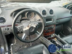 Mercedes GL 4.7 GL 450 V8 32V Samochód złomowany (2007, Czarny)