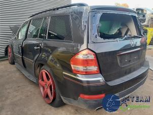 Mercedes GL 4.7 GL 450 V8 32V Samochód złomowany (2007, Czarny)