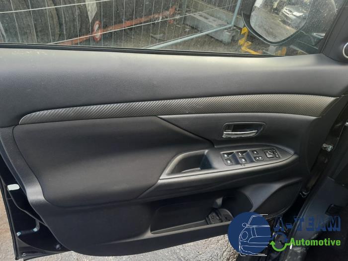 Mitsubishi Outlander 2.0 16V 4x2 Samochód złomowany (2015, Czarny)