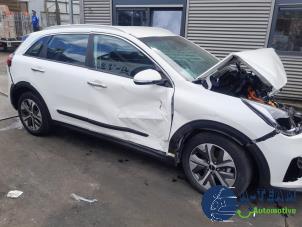 Kia Niro I E-Niro 64 kWh Épave (2022, Blanc)
