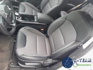 Kia Niro I E-Niro 64 kWh Épave (2022, Blanc)