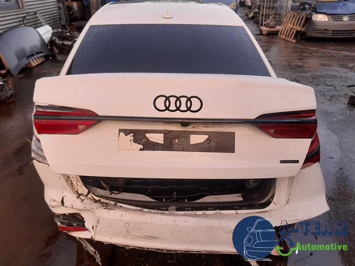 Audi A6 2.0 16V 55 TFSI E Quattro Épave (2021, Blanc)