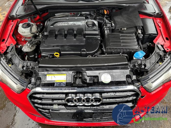 Audi A3 Sportback 2.0 TDI 16V Samochód złomowany (2014, Czerwony)