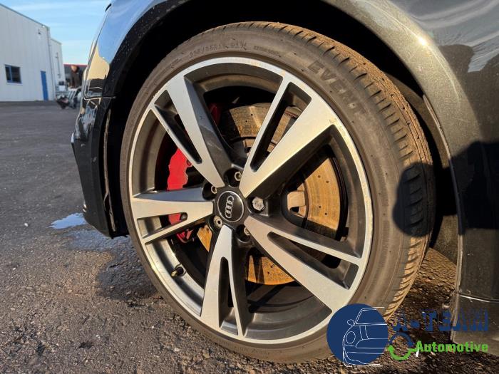 Audi RS 3 Sportback 2.5 TFSI 20V Quattro Samochód złomowany (2019, Czarny)