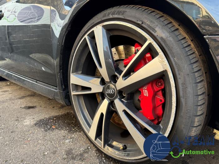 Audi RS 3 Sportback 2.5 TFSI 20V Quattro Samochód złomowany (2019, Czarny)