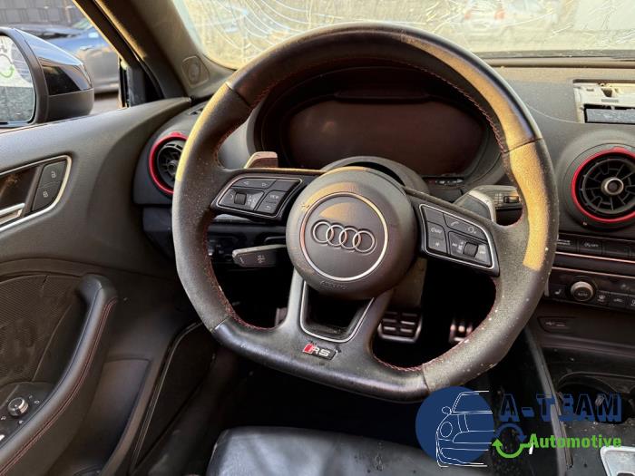 Audi RS 3 Sportback 2.5 TFSI 20V Quattro Samochód złomowany (2019, Czarny)