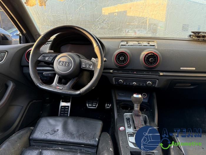 Audi RS 3 Sportback 2.5 TFSI 20V Quattro Samochód złomowany (2019, Czarny)