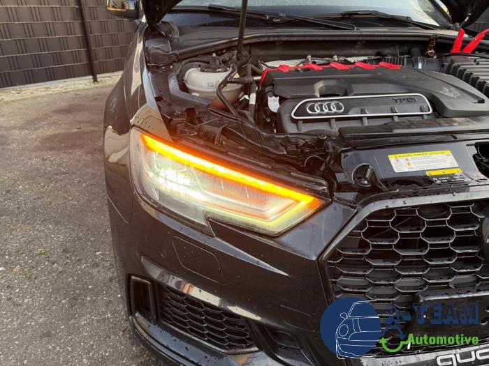 Audi RS 3 Sportback 2.5 TFSI 20V Quattro Samochód złomowany (2019, Czarny)