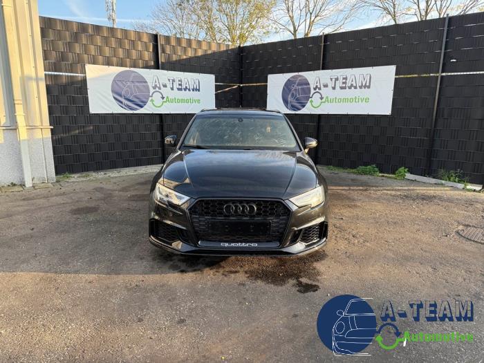 Audi RS 3 Sportback 2.5 TFSI 20V Quattro Samochód złomowany (2019, Czarny)
