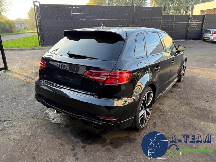 Audi RS 3 Sportback 2.5 TFSI 20V Quattro Samochód złomowany (2019, Czarny)