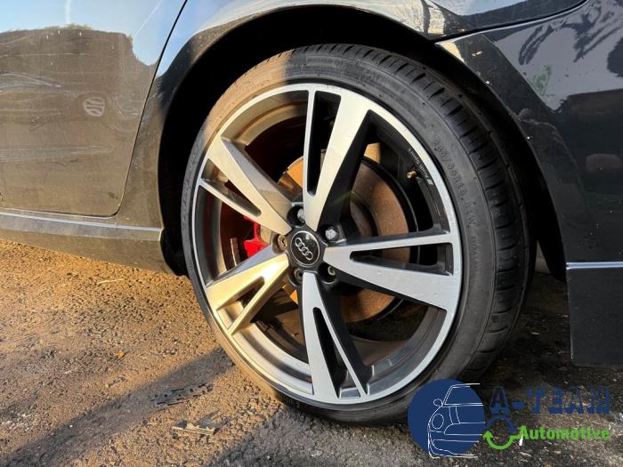 Audi RS 3 Sportback 2.5 TFSI 20V Quattro Samochód złomowany (2019, Czarny)
