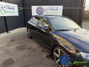 Audi RS 3 Sportback 2.5 TFSI 20V Quattro Samochód złomowany (2019, Czarny)