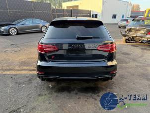 Audi RS 3 Sportback 2.5 TFSI 20V Quattro Samochód złomowany (2019, Czarny)