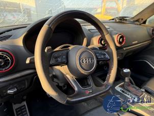 Audi RS 3 Sportback 2.5 TFSI 20V Quattro Samochód złomowany (2019, Czarny)
