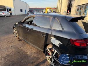 Audi RS 3 Sportback 2.5 TFSI 20V Quattro Samochód złomowany (2019, Czarny)