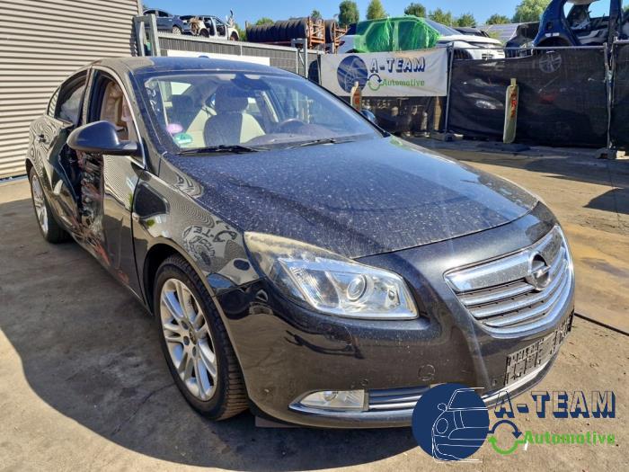 Opel Insignia 2.0 Turbo 16V Ecotec Schrottauto (2010, Schwarz)