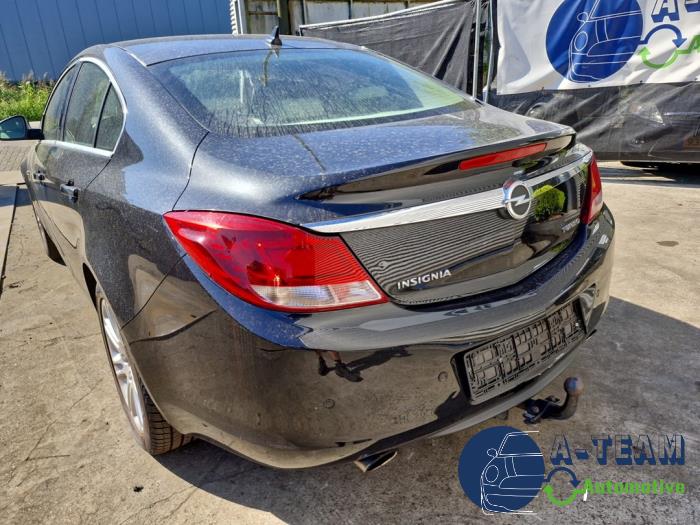 Opel Insignia 2.0 Turbo 16V Ecotec Schrottauto (2010, Schwarz)