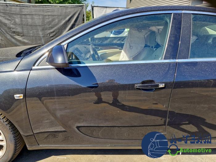 Opel Insignia 2.0 Turbo 16V Ecotec Schrottauto (2010, Schwarz)