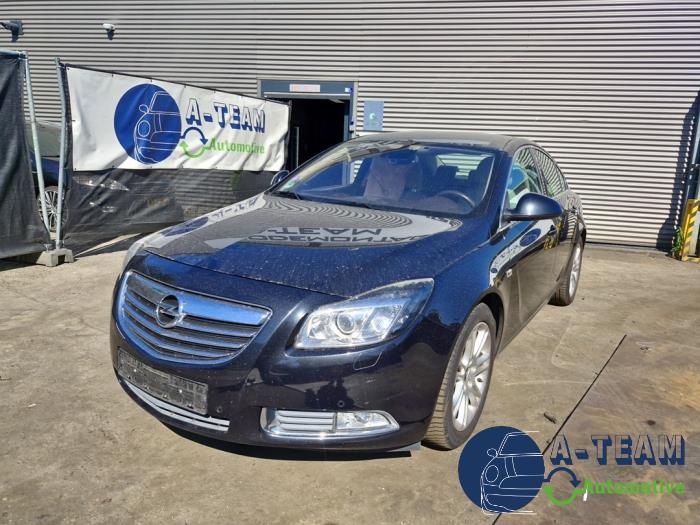 Opel Insignia 2.0 Turbo 16V Ecotec Schrottauto (2010, Schwarz)