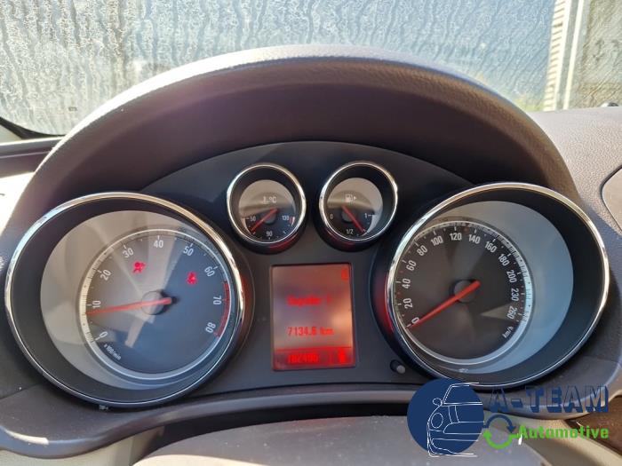 Opel Insignia 2.0 Turbo 16V Ecotec Schrottauto (2010, Schwarz)