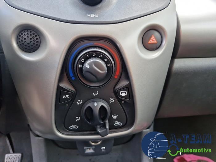 Citroen C1 1.0 Vti 68 12V Samochód złomowany (2014, Metalik, Szary)