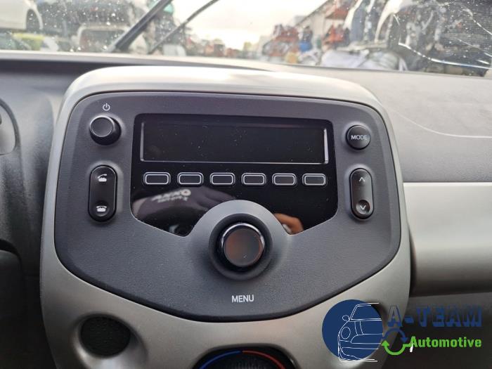 Citroen C1 1.0 Vti 68 12V Samochód złomowany (2014, Metalik, Szary)
